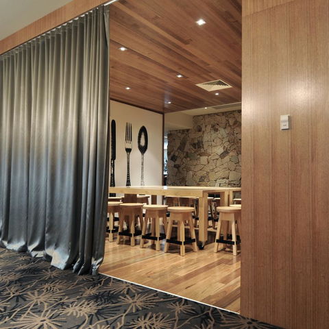 Mansfield Park Hotel - VIC Tourism 4