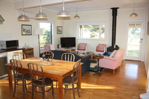 Rabbiters Hut - VIC Tourism 6