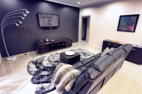 Casavino Luxury Villa - VIC Tourism 0