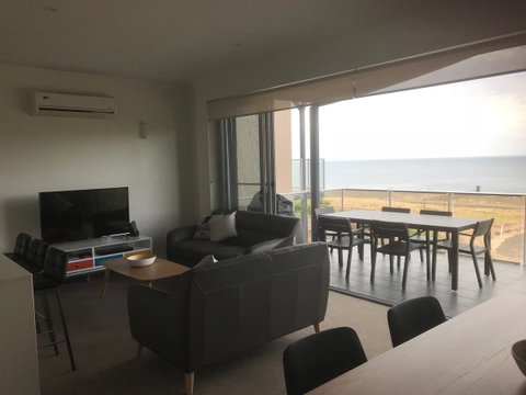 Penneshaw Oceanview Apartments - VIC Tourism 1