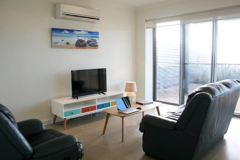 Penneshaw Oceanview Apartments - VIC Tourism 11