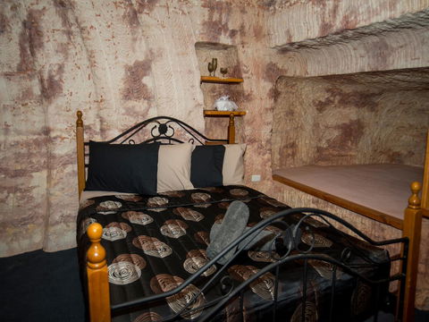 Ali\'s Underground Studio - VIC Tourism 8