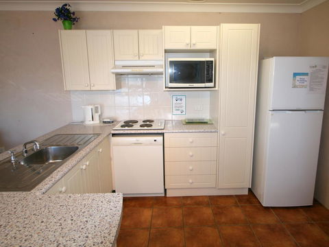 Lake Edge Apartments - VIC Tourism 6