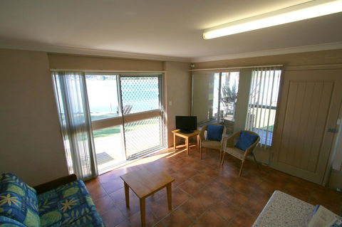 Lake Edge Apartments - VIC Tourism 10