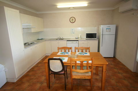 Lake Edge Apartments - VIC Tourism 17