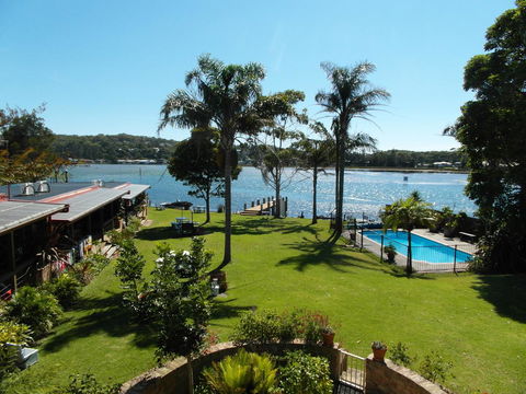 Lake Edge Apartments - VIC Tourism 0