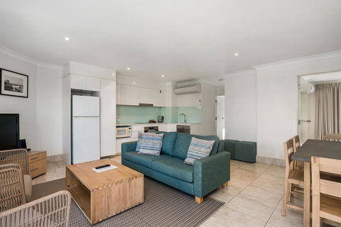 Bayview Beachfront Apartments, In Town Right On The Beach - VIC Tourism 41