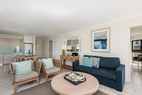 Bayview Beachfront Apartments, In Town Right On The Beach - VIC Tourism 32