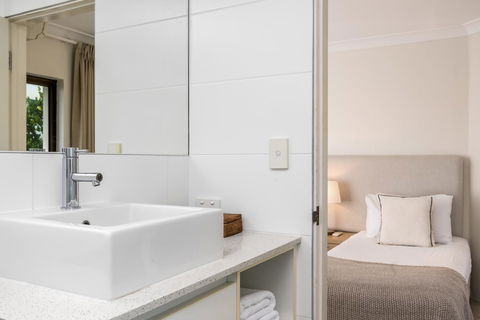Bayview Beachfront Apartments, In Town Right On The Beach - VIC Tourism 31
