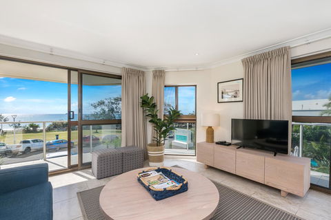 Bayview Beachfront Apartments, In Town Right On The Beach - VIC Tourism 36