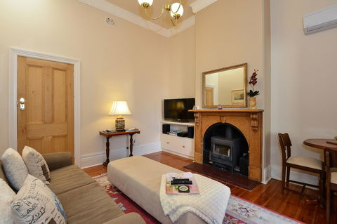 Trafalgar Premium Vintage Suites - VIC Tourism 3