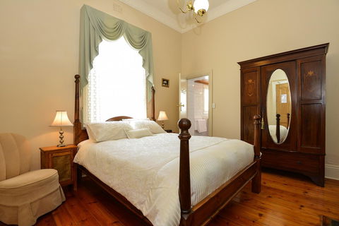 Trafalgar Premium Vintage Suites - VIC Tourism 24