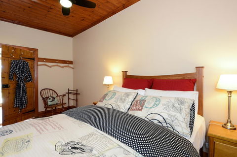 Trafalgar Premium Vintage Suites - VIC Tourism 23