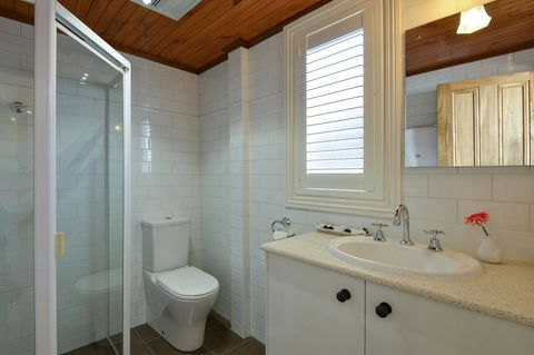 Trafalgar Premium Vintage Suites - VIC Tourism 16