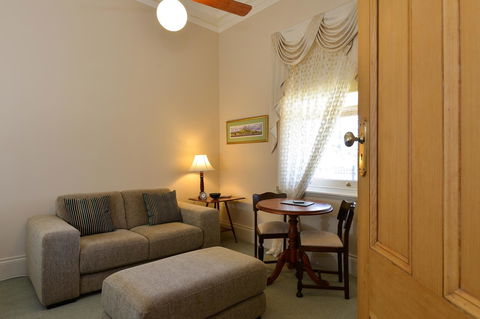 Trafalgar Premium Vintage Suites - VIC Tourism 25