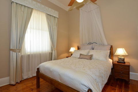 Trafalgar Premium Vintage Suites - VIC Tourism 7