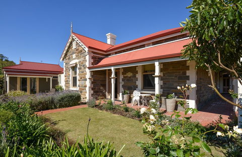 Trafalgar Premium Vintage Suites - VIC Tourism 0