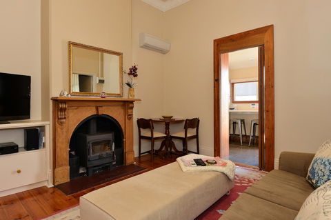 Trafalgar Premium Vintage Suites - VIC Tourism 18