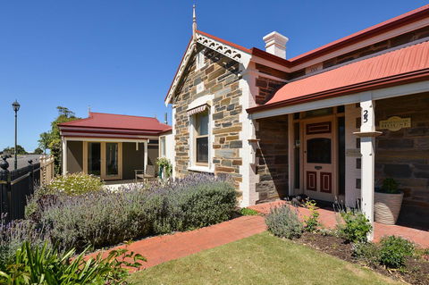 Trafalgar Premium Vintage Suites - VIC Tourism 1
