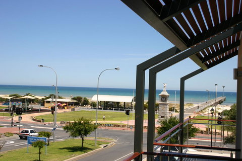 Semaphore Blue Apartments - VIC Tourism 3