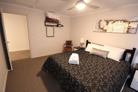 Port Vincent Motel & Apartments - VIC Tourism 1