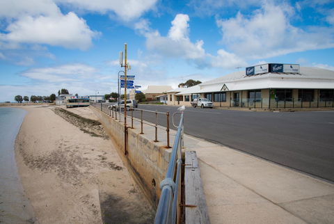 Port Vincent Motel & Apartments - VIC Tourism 36