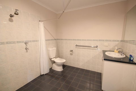 Port Vincent Motel & Apartments - VIC Tourism 10