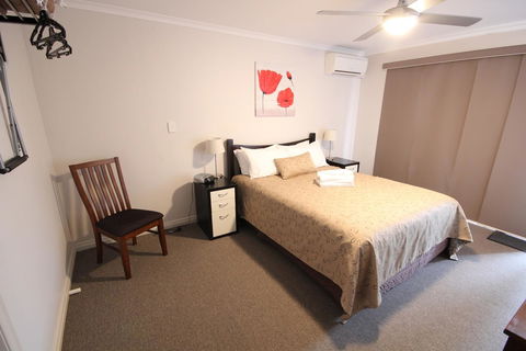 Port Vincent Motel & Apartments - VIC Tourism 11