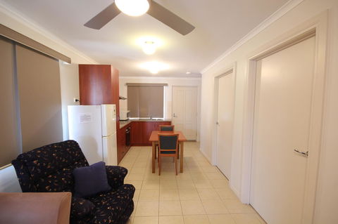 Port Vincent Motel & Apartments - VIC Tourism 8