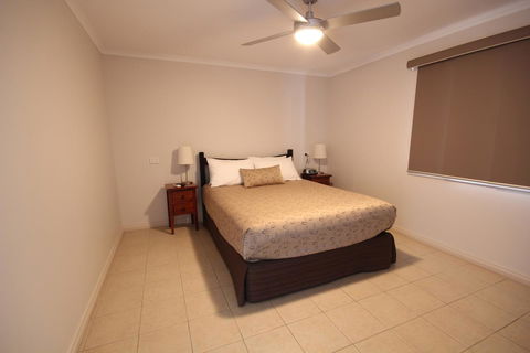 Port Vincent Motel & Apartments - VIC Tourism 5
