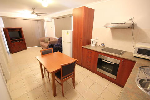 Port Vincent Motel & Apartments - VIC Tourism 7