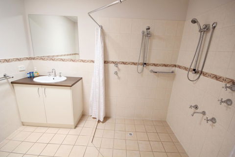 Port Vincent Motel & Apartments - VIC Tourism 3