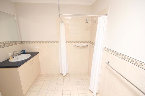 Port Vincent Motel & Apartments - VIC Tourism 12