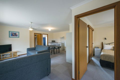 Port Vincent Motel & Apartments - VIC Tourism 17