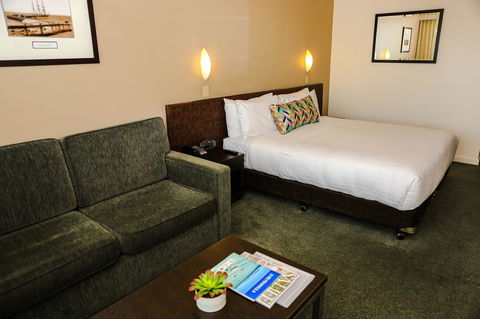 Port Lincoln Hotel - VIC Tourism 6