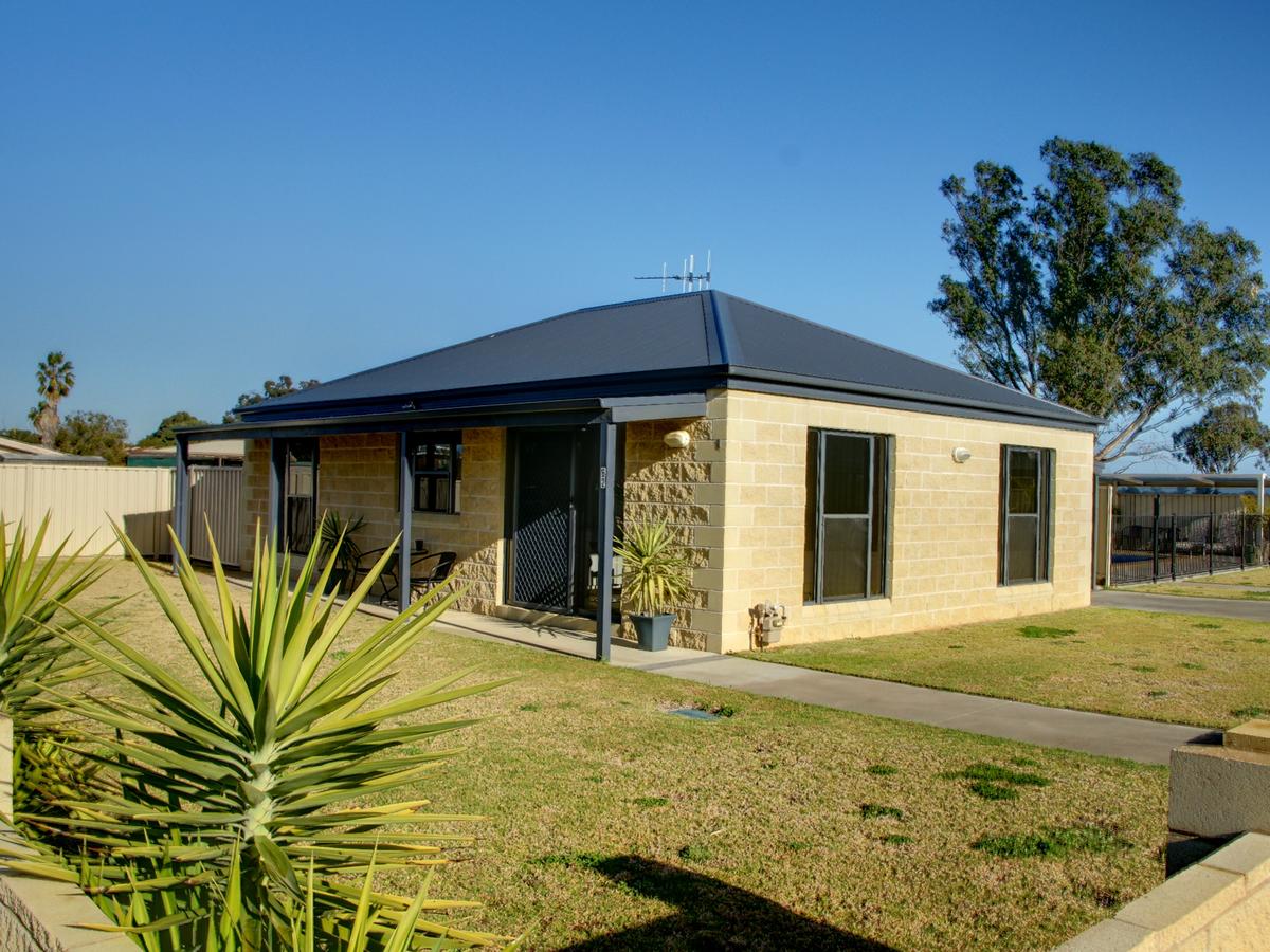 Ariah Park NSW VIC Tourism