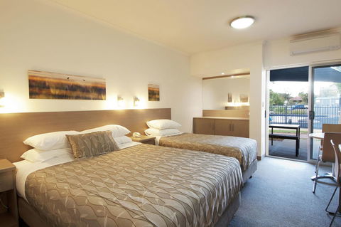 Loxton Community Hotel Motel - VIC Tourism 16