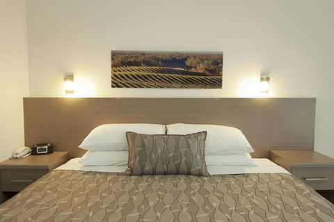 Loxton Community Hotel Motel - VIC Tourism 22