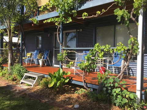 SHAKIN' SHACK - VIC Tourism 0