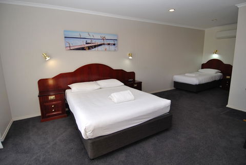 Hilton Beachfront Motel - VIC Tourism 41