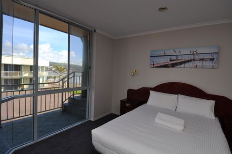 Hilton Beachfront Motel - VIC Tourism 34