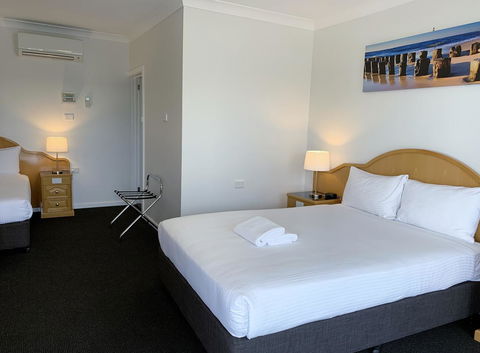 Hilton Beachfront Motel - VIC Tourism 2