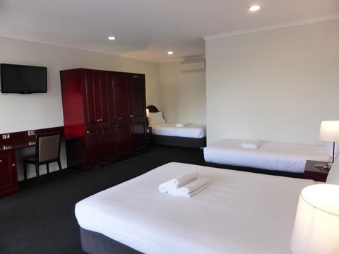 Hilton Beachfront Motel - VIC Tourism 35