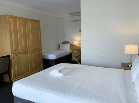 Hilton Beachfront Motel - VIC Tourism 11