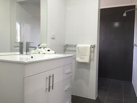 Hilton Beachfront Motel - VIC Tourism 37