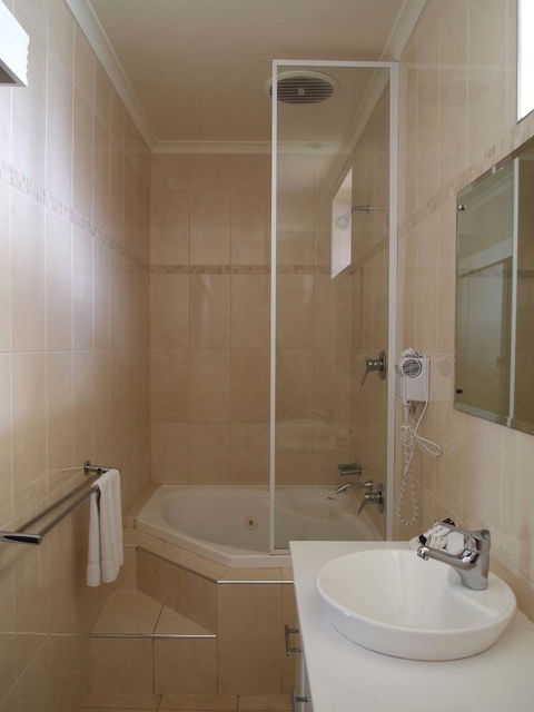Hilton Beachfront Motel - VIC Tourism 44