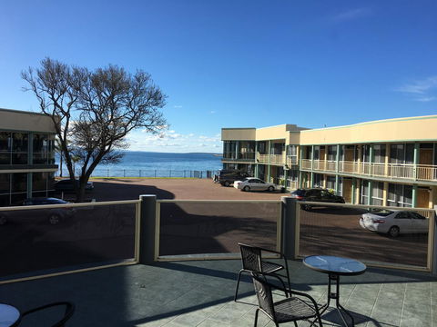 Hilton Beachfront Motel - VIC Tourism 22