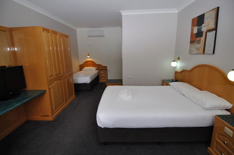 Hilton Beachfront Motel - VIC Tourism 36