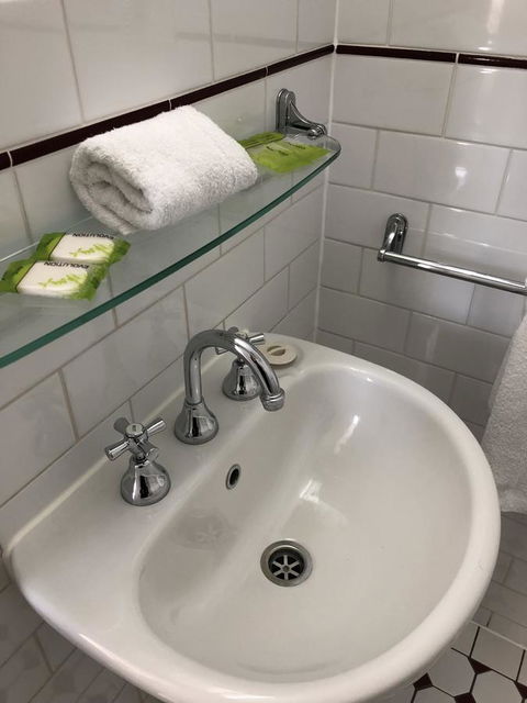 Adelaide Airport Motel - VIC Tourism 23