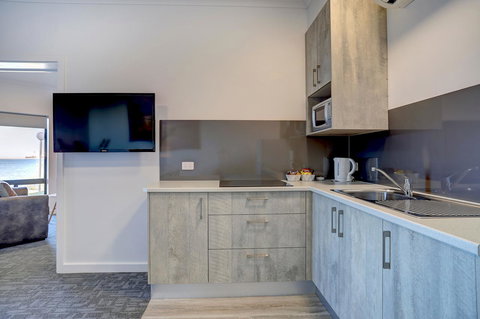 Limani Motel - VIC Tourism 1